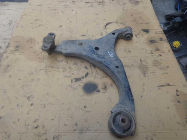 TRIANGLE AVANT GAUCHE HYUNDAI I 30 / KIA CEED 2006-2012 - Vue 1